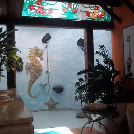 Sleeps 6 Pool Wifi Willa *