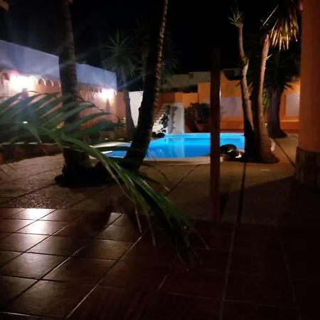 Sleeps 6 Pool Wifi Willa