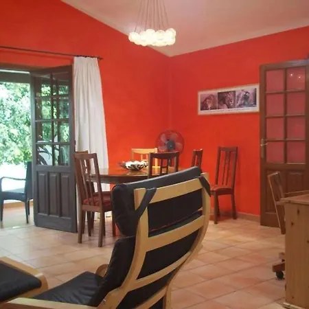 Sleeps 6 Pool Wifi Таиче