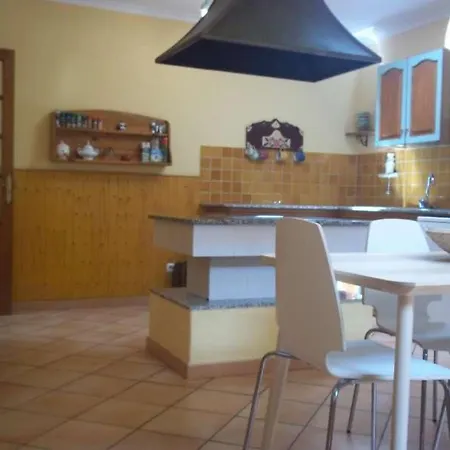 Sleeps 6 Pool Wifi Вилла