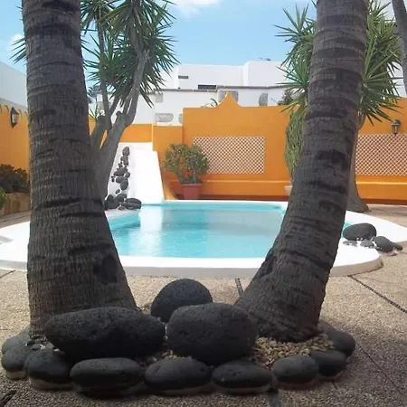 Вилла Sleeps 6 Pool Wifi *
