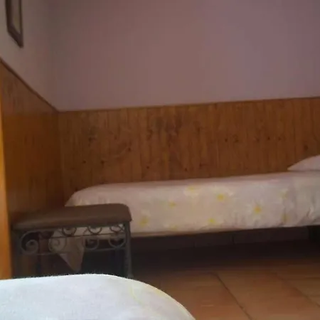 Sleeps 6 Pool Wifi Таиче