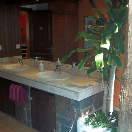 Вилла Sleeps 6 Pool Wifi *