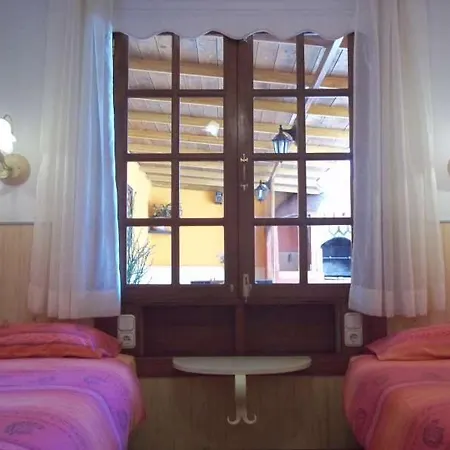 Вилла Sleeps 6 Pool Wifi