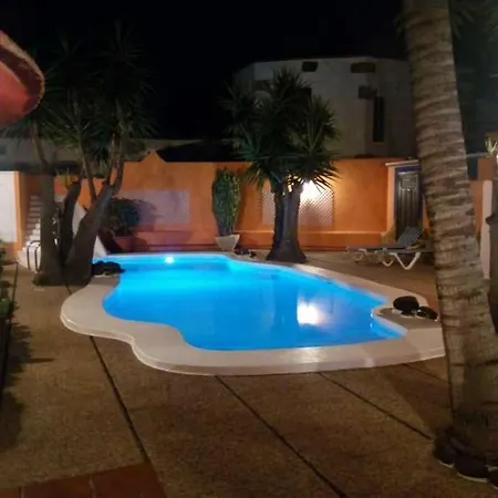 Sleeps 6 Pool Wifi Таиче